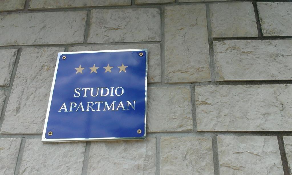 Studio Elvis Plomin Room photo